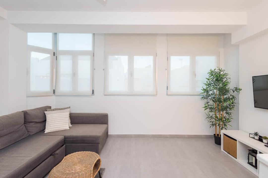 Apartamento Muy Luminoso En Playa De Canteras *