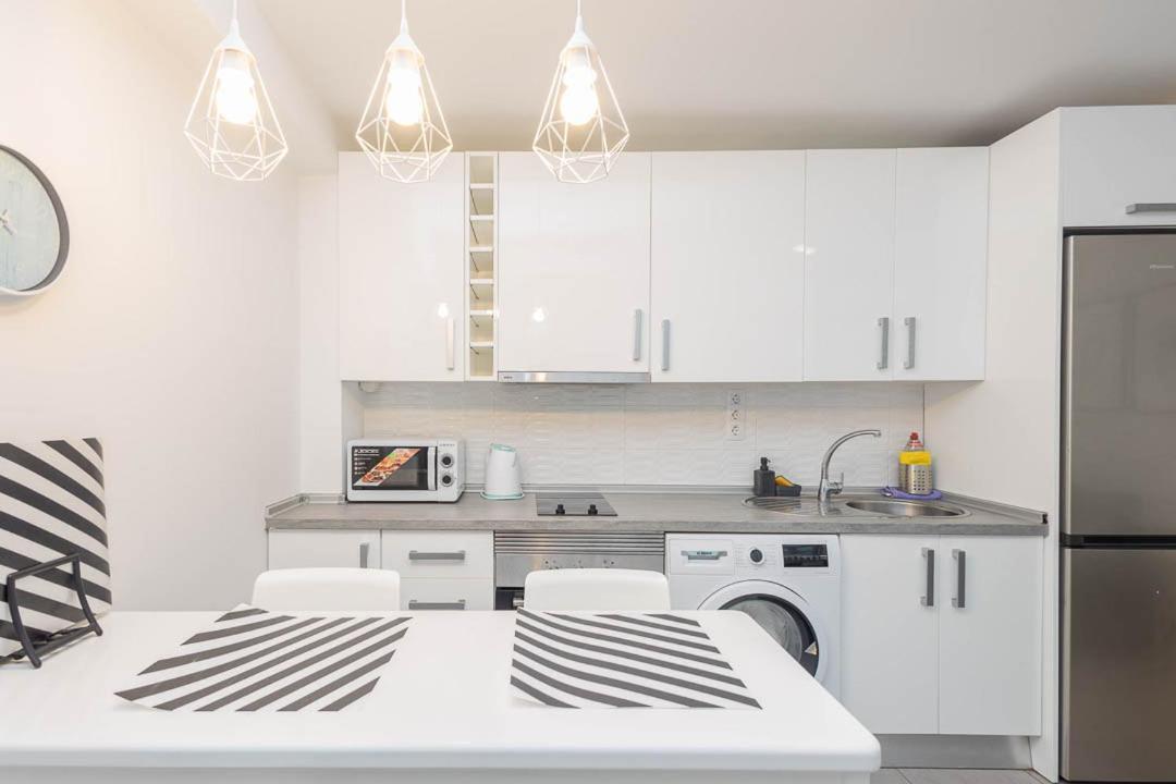 Apartamento Muy Luminoso En Playa De Canteras *